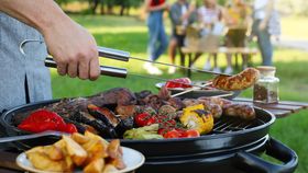 VIDEO Nu doar românii au sărbătorit 1 Mai în aer liber! Străinii au petrecut românește